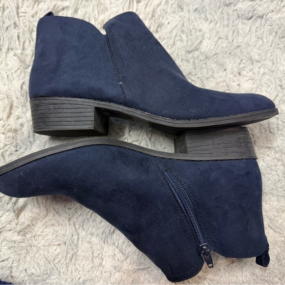 NWOT Sun and Stone Navy Blue Suede Booties Size 11 - Picture 1 of 6